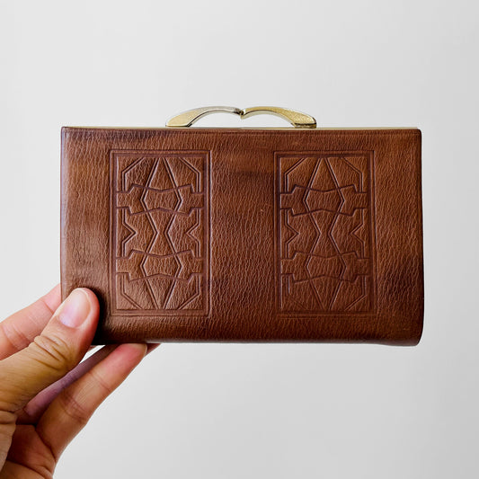 1970s Brown Soft Textured Patterned Leather Kiss-Lock Wallet