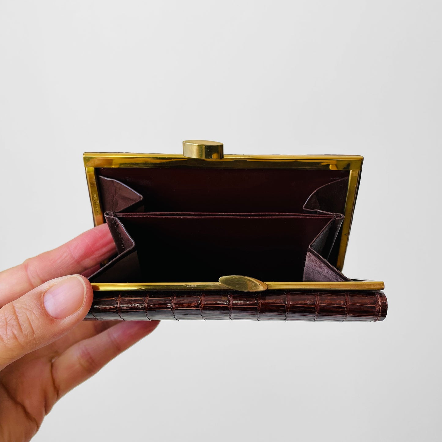 1970s Compact Dark Tobacco Brown Textured Leather Kisslock Wallet