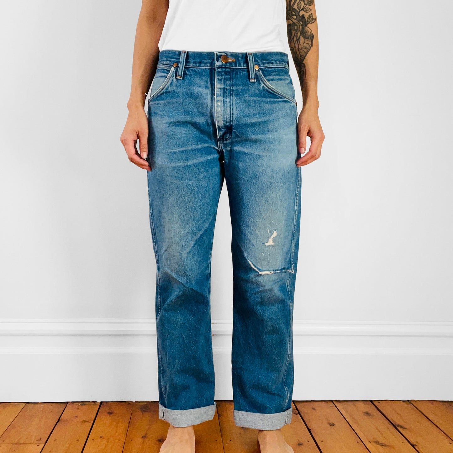 1980s Distressed Well-Worn Wrangler Boyfriend High-Waisted Ripped-Knee Denim Jeans - Waist 31