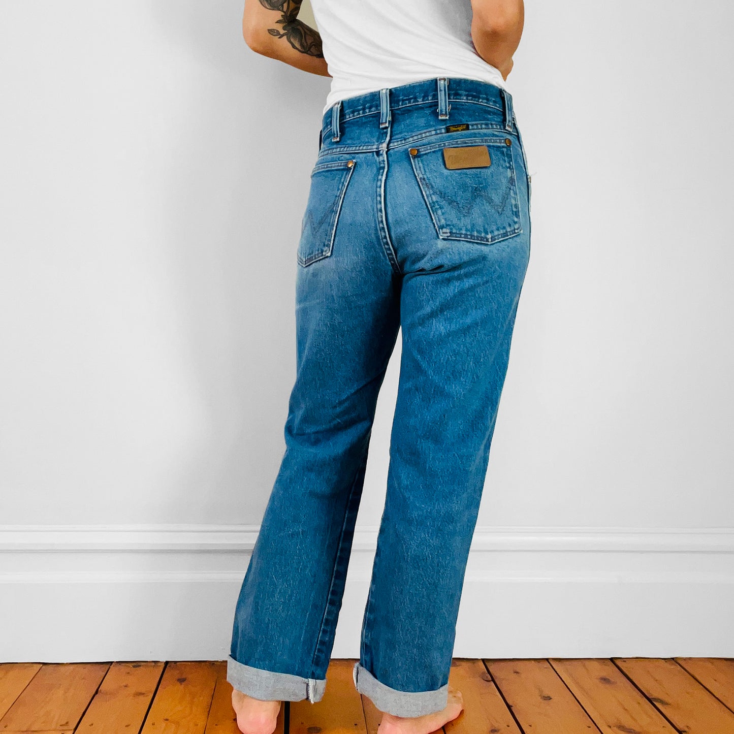 1980s Distressed Well-Worn Wrangler Boyfriend High-Waisted Ripped-Knee Denim Jeans - Waist 31