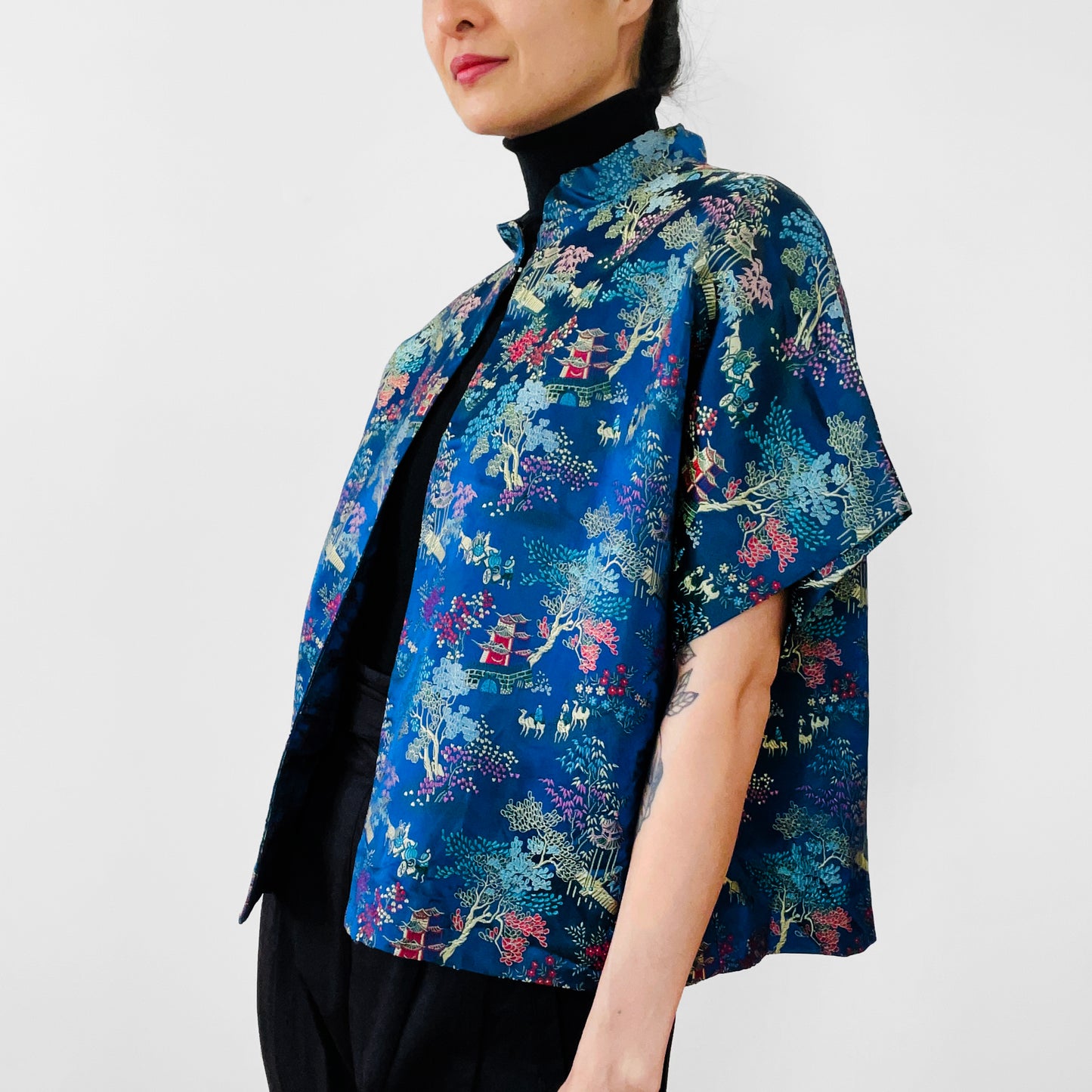 1960s Blue Sapphire Chinoiserie Patterned Short-Waisted Open-Front Jacket - S/M