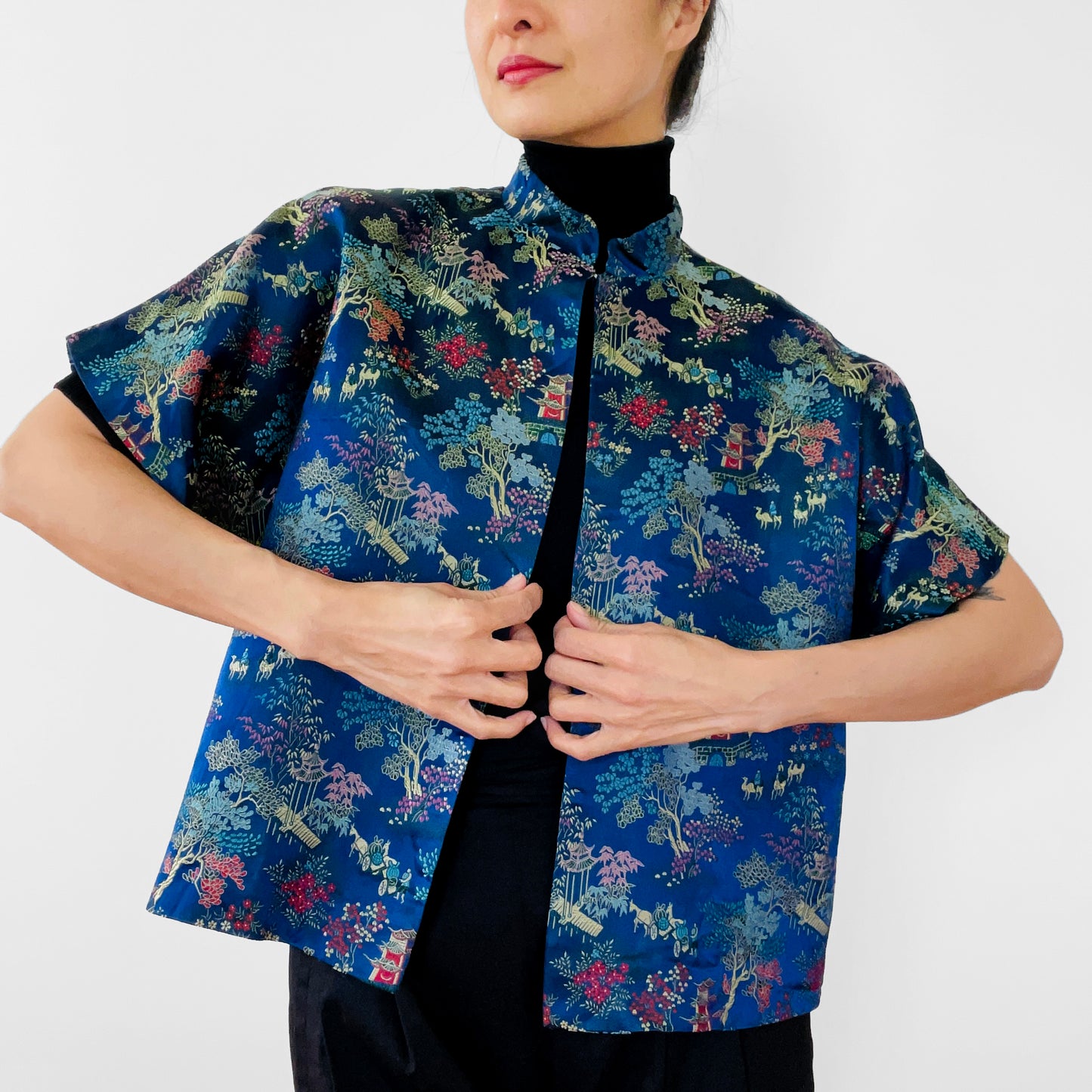 1960s Blue Sapphire Chinoiserie Patterned Short-Waisted Open-Front Jacket - S/M