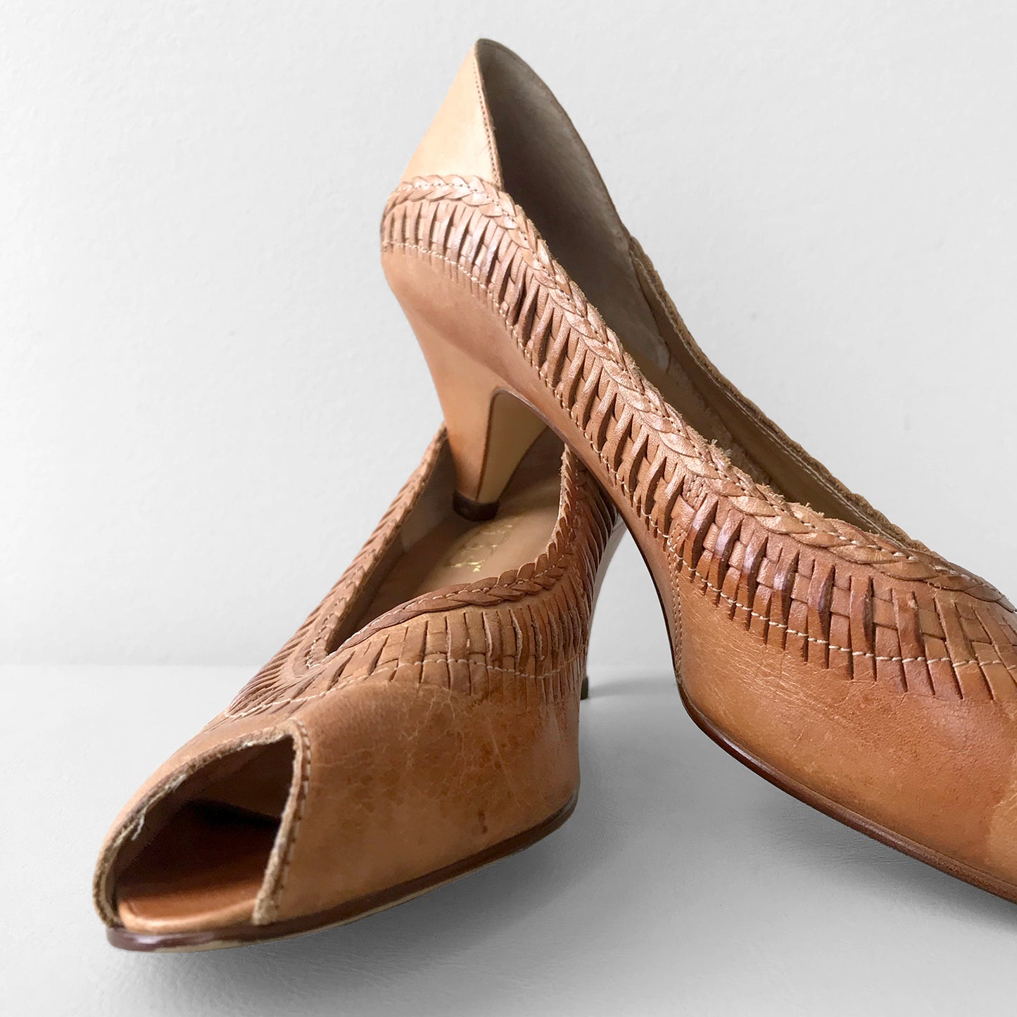 1970s Tan Woven Leather Peep-Toe High Heeled Pumps