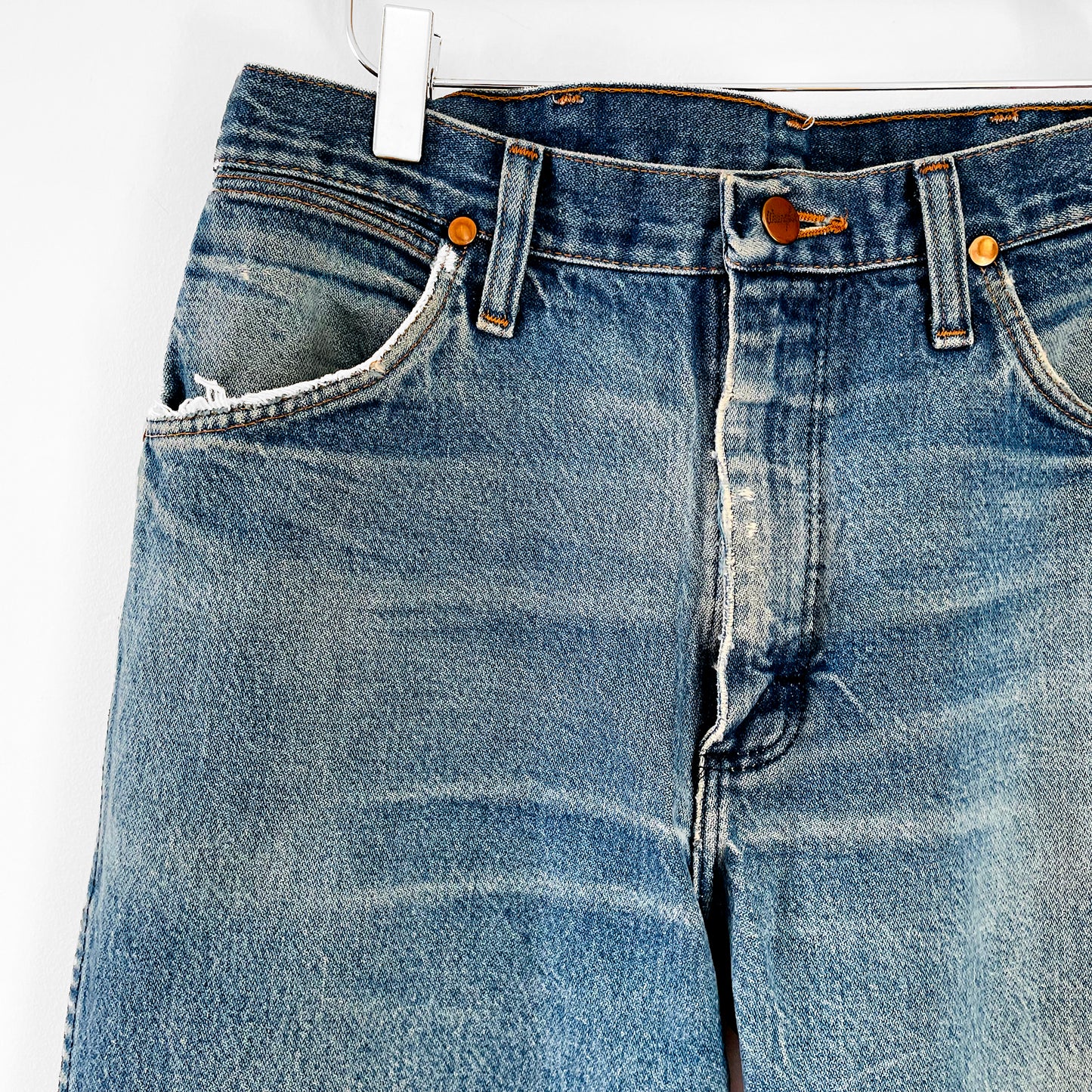 1980s Distressed Well-Worn Wrangler Boyfriend High-Waisted Ripped-Knee Denim Jeans - Waist 31