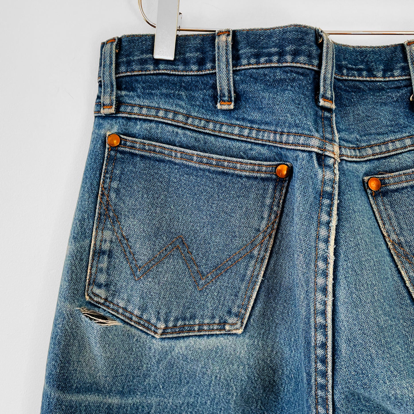 1980s Distressed Well-Worn Wrangler Boyfriend High-Waisted Ripped-Knee Denim Jeans - Waist 31