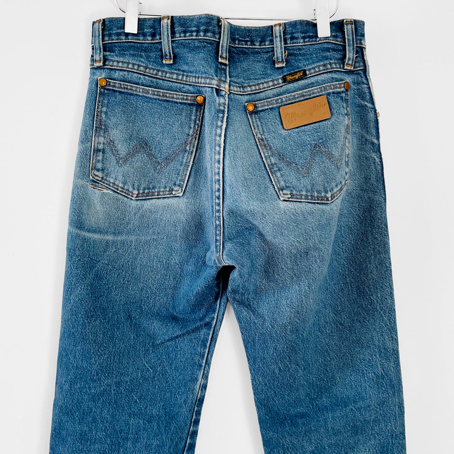 1980s Distressed Well-Worn Wrangler Boyfriend High-Waisted Ripped-Knee Denim Jeans - Waist 31