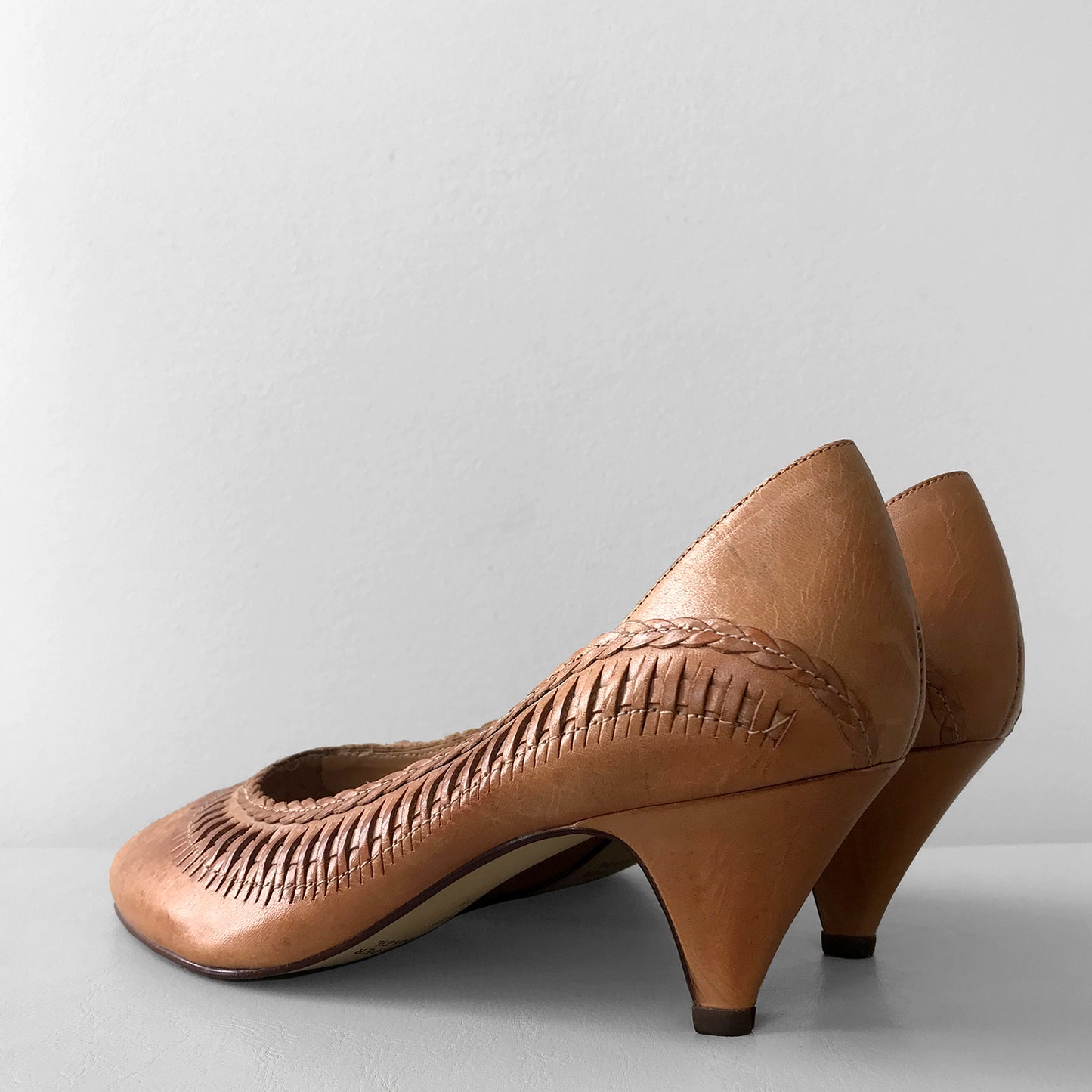 1970s Tan Woven Leather Peep-Toe High Heeled Pumps