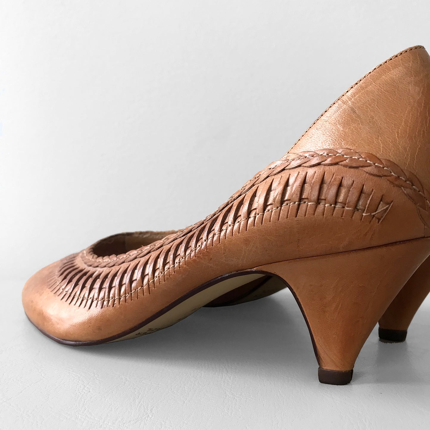 1970s Tan Woven Leather Peep-Toe High Heeled Pumps