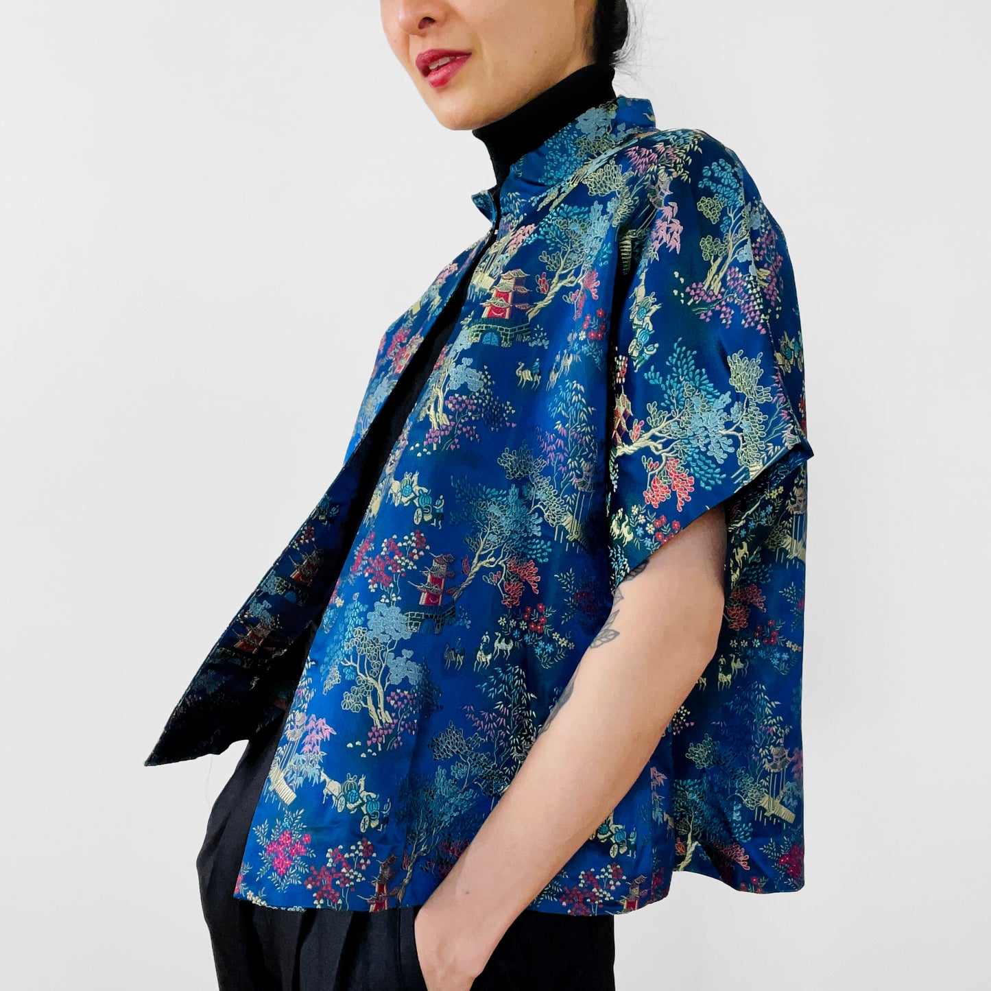 1960s Blue Sapphire Chinoiserie Patterned Short-Waisted Open-Front Jacket - S/M