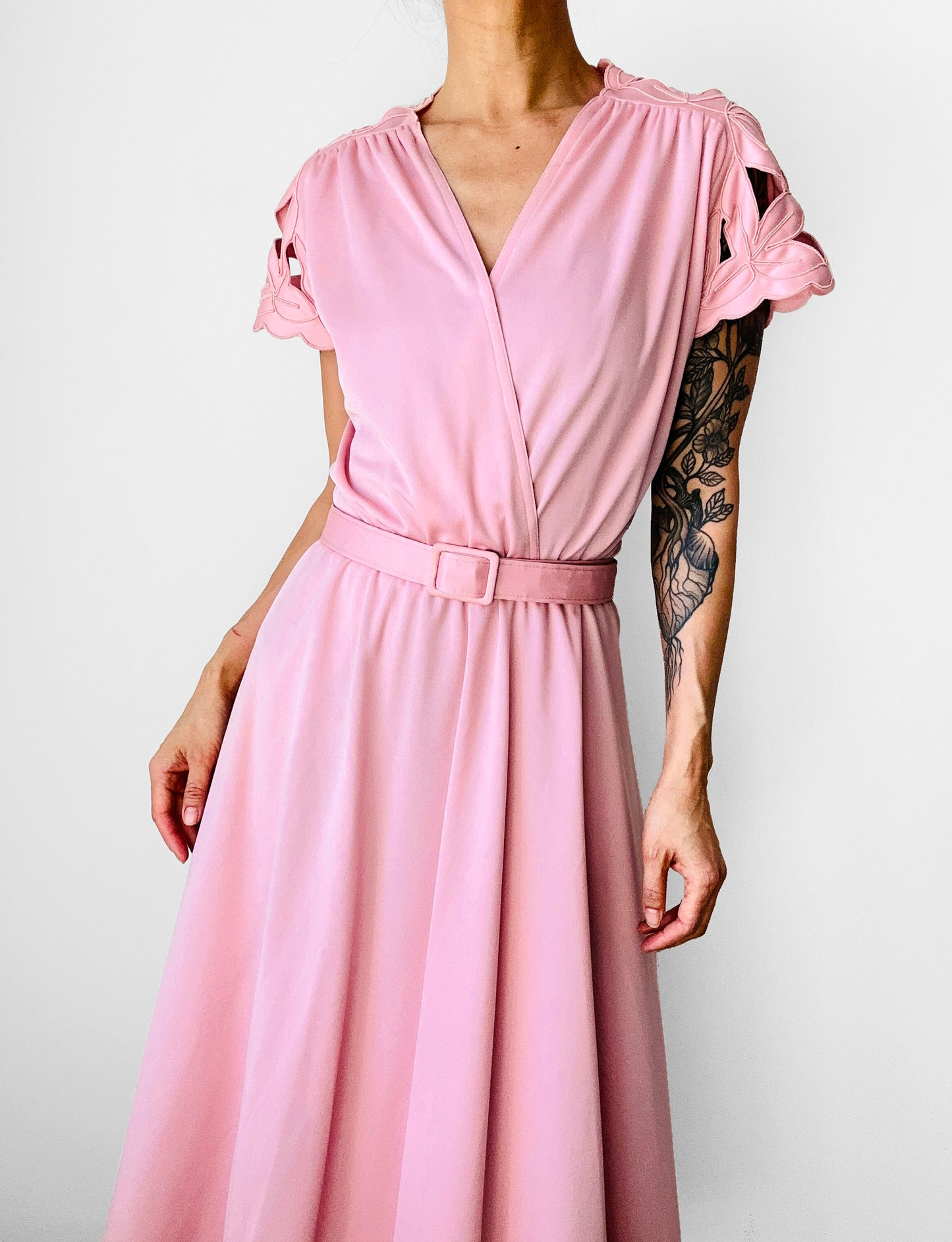 1970s Dusty Rose Pink Floral Eyelet V-Neck Fit and Flare Dress - M/L