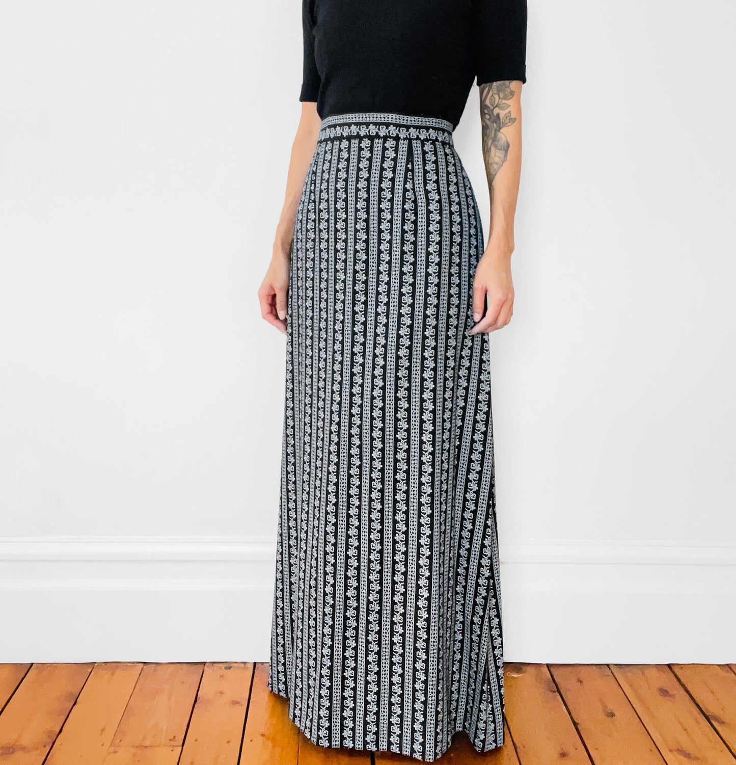 1970s Floor-Length Black and White Floral Ribbon Patterned Skirt