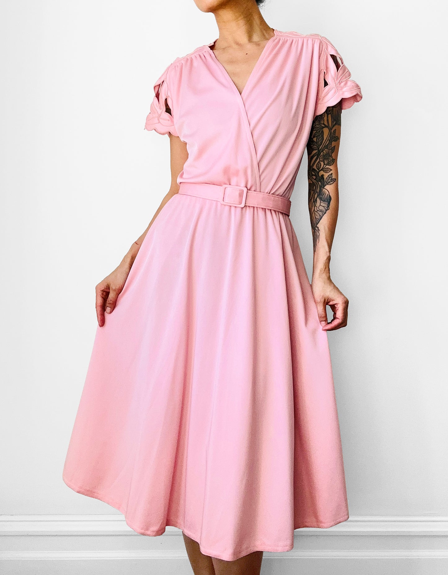 1970s Dusty Rose Pink Floral Eyelet V-Neck Fit and Flare Dress - M/L