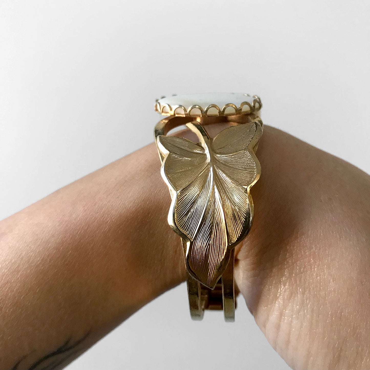 Flower and Leaf White Cabochon Carved Metal Hand-Painted Cuff Bangle Bracelet