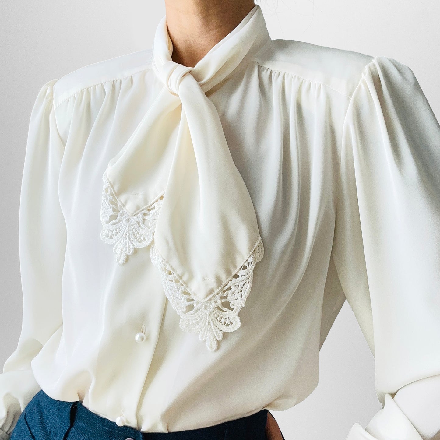 1980s Cream Lace Applique Tie-Neck Button-Up Long Sleeve Blouse - S/M