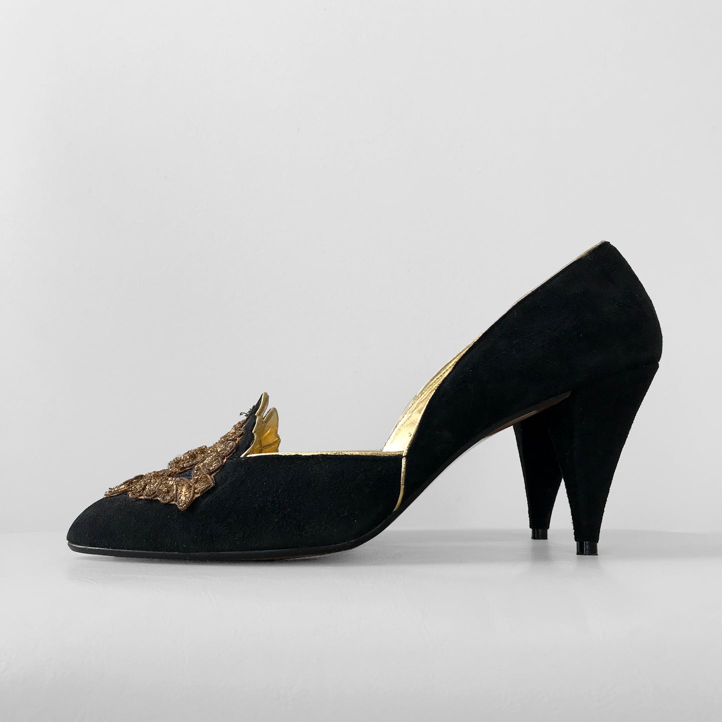 Beaded Black Beverly Feldman Velvet Slip-On High Heeled Pumps