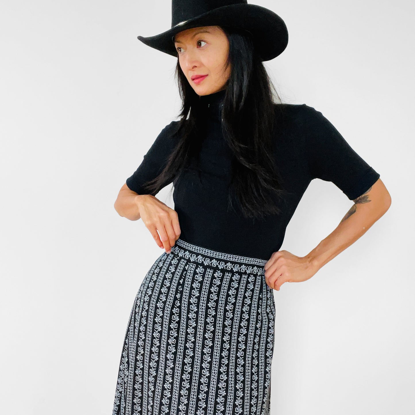 1970s Floor-Length Black and White Floral Ribbon Patterned Skirt