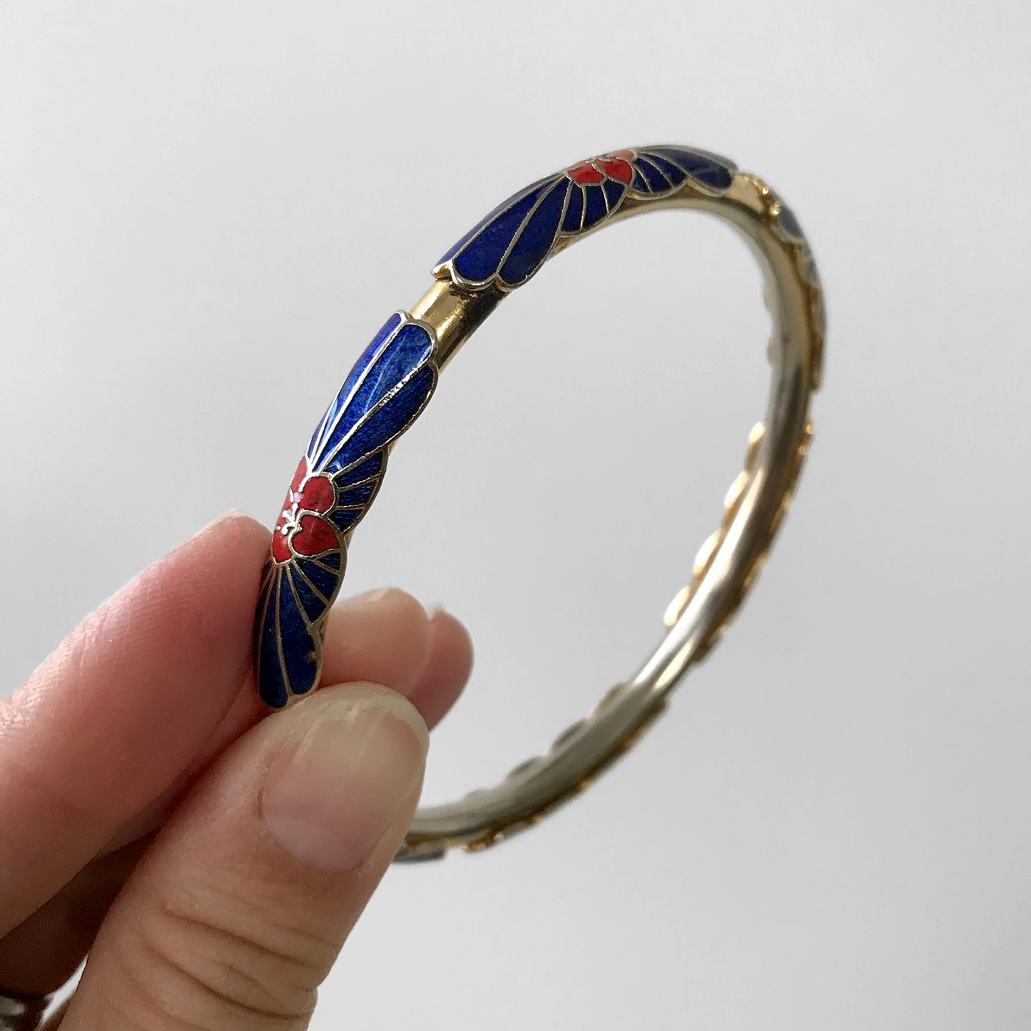 1960s Blue and Red Scalloped Edged Enamel Poppy Flower Bangle Bracelet