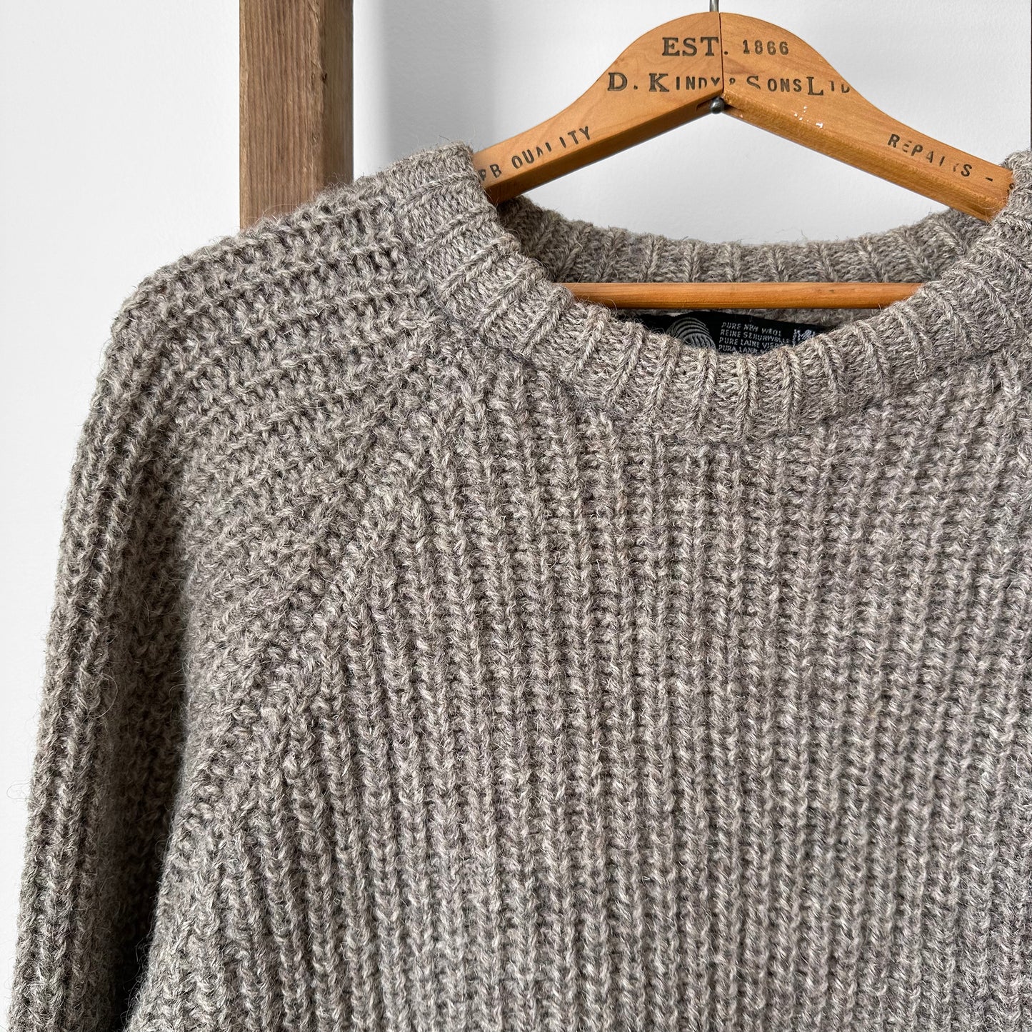 Grey Beige Heavy Wool Ribbed Well-Worn Knit Crew Neck Pullover Sweater - Sz. M