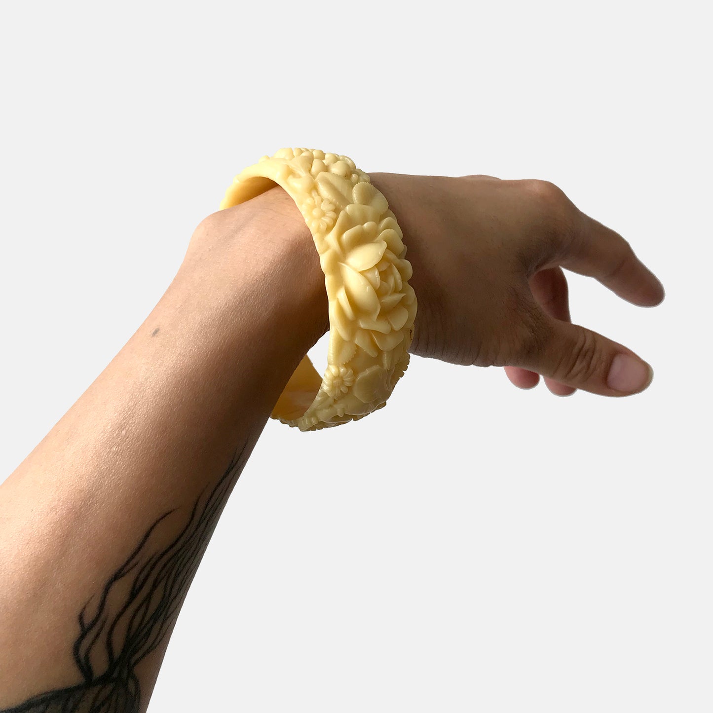 1950s Floral Cream Yellow Carved Celluloid Bangle Bracelet