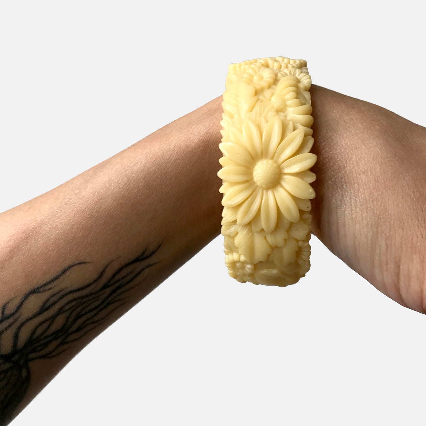 1950s Floral Cream Yellow Carved Celluloid Bangle Bracelet