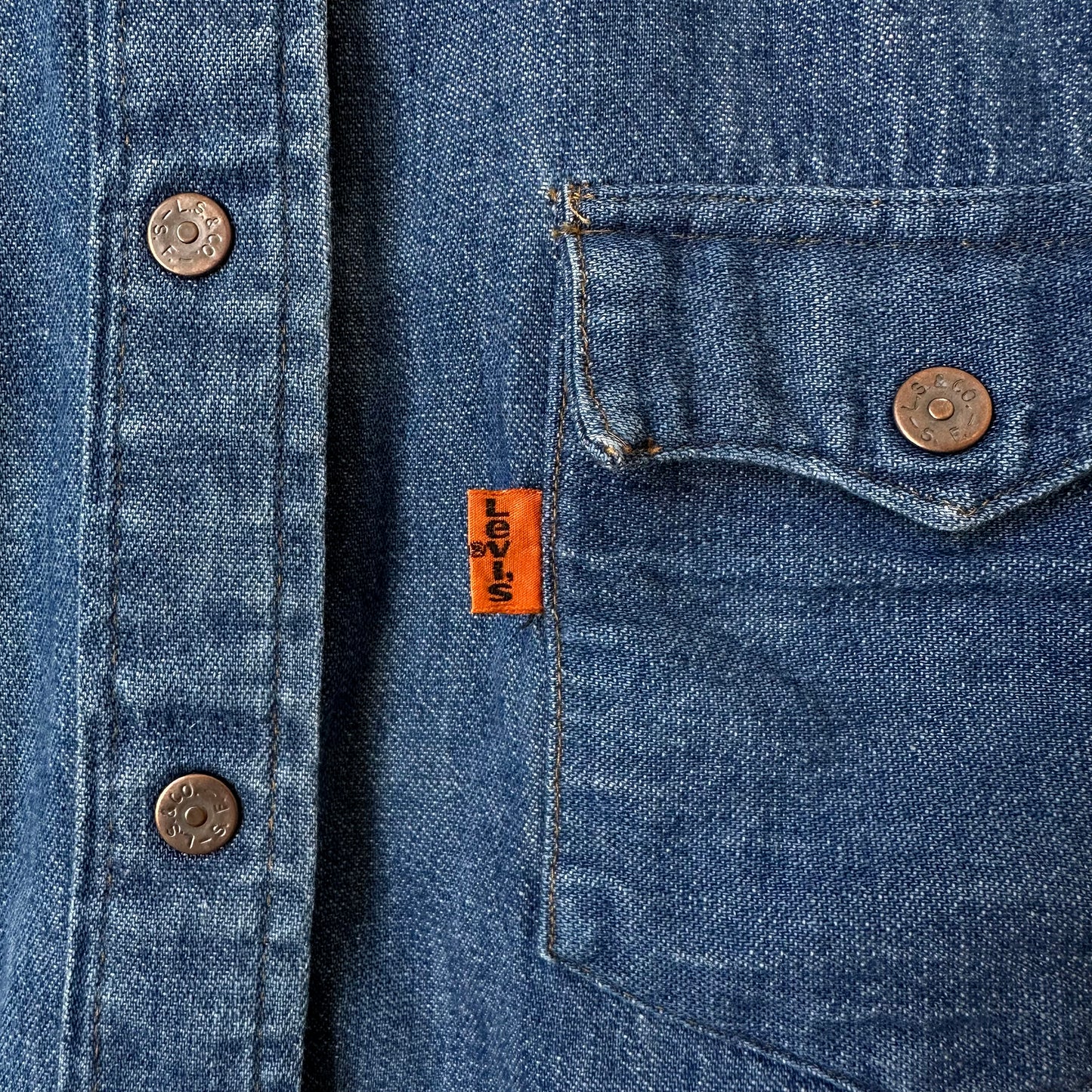 1970s Orange Tab Levi's Snap-Button Blue Jean Denim Soft Chambray Shirt - XS