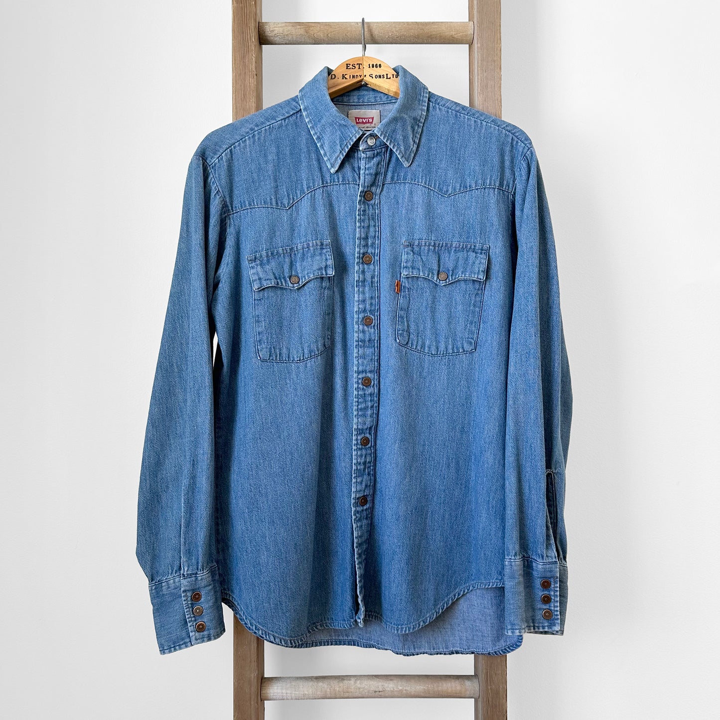 1970s Orange Tab Levi's Snap-Button Blue Jean Denim Soft Chambray Shirt - M/L