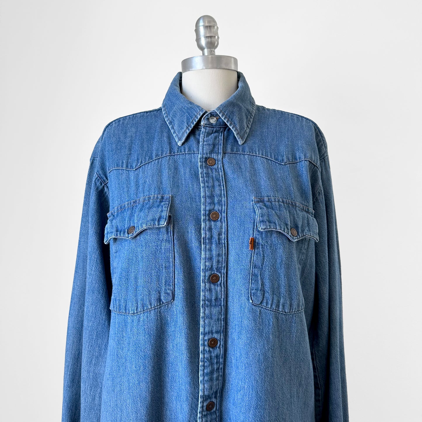 1970s Orange Tab Levi's Snap-Button Blue Jean Denim Soft Chambray Shirt - M/L