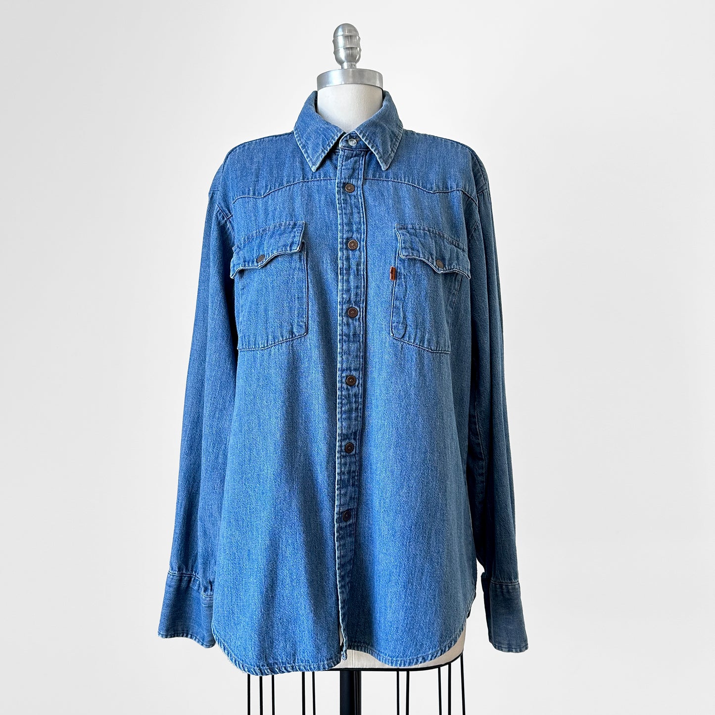 1970s Orange Tab Levi's Snap-Button Blue Jean Denim Soft Chambray Shirt - M/L