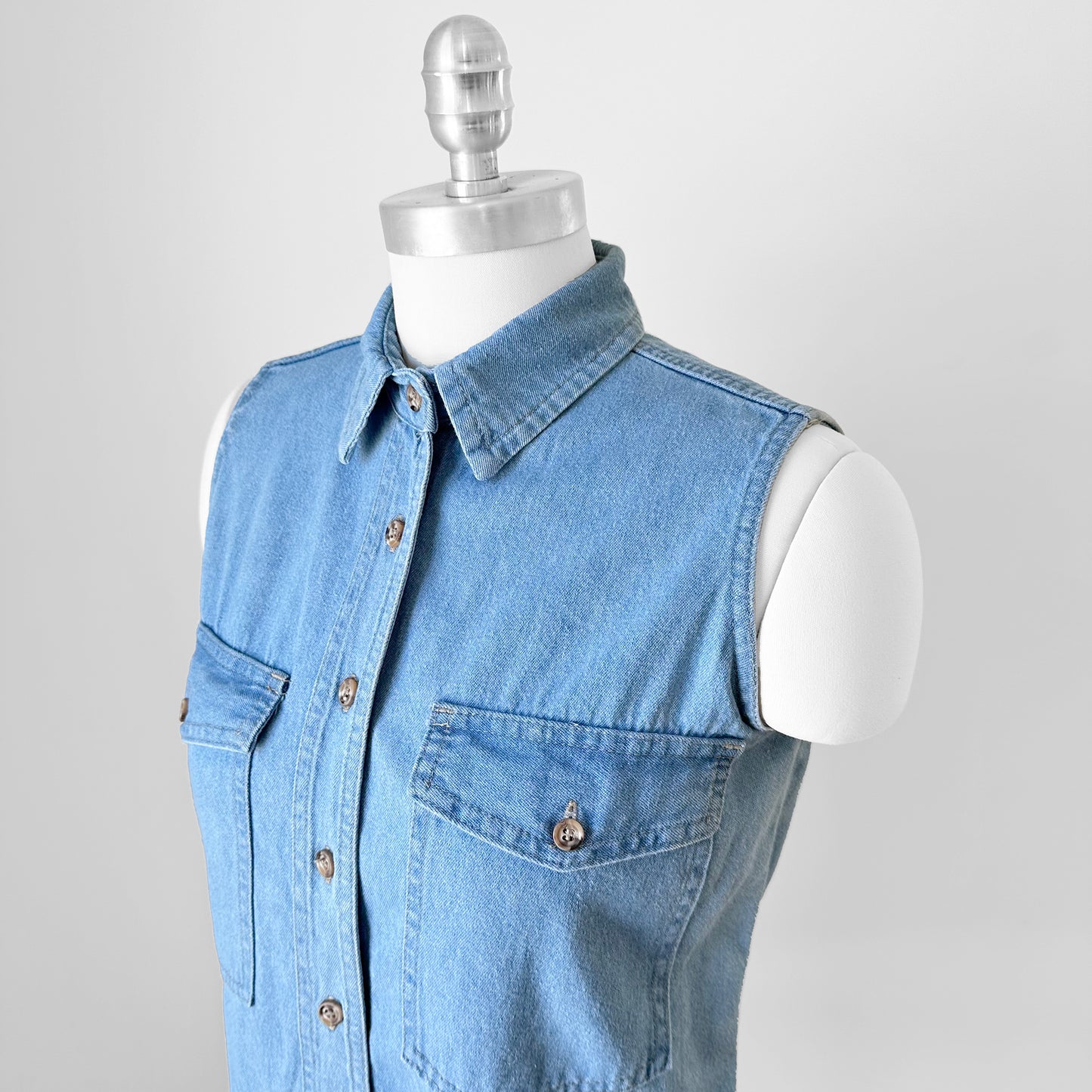 1990s Made in Canada Soft Worn Light Wash Denim Jean Sleeveless Button Front Collared Shirt - XXS/XS