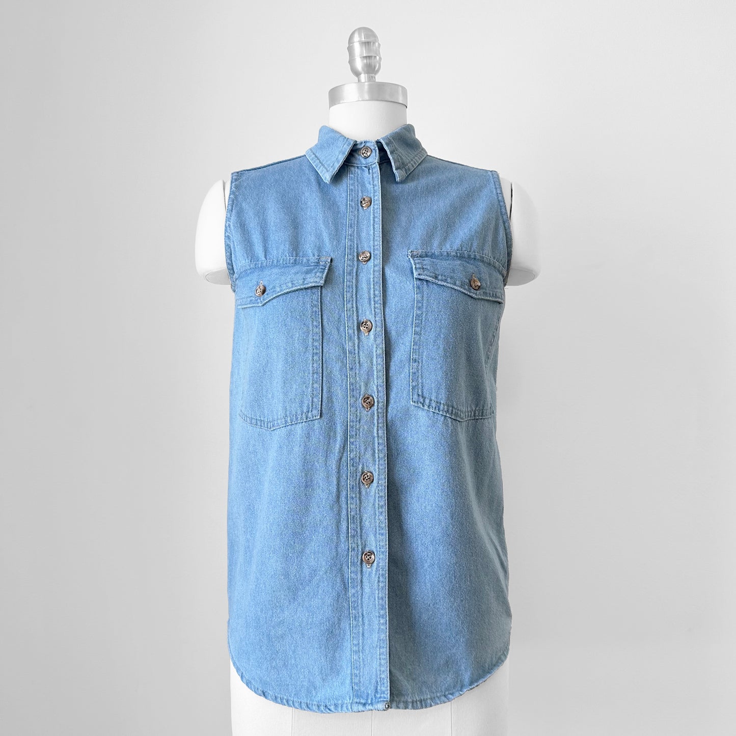 1990s Made in Canada Soft Worn Light Wash Denim Jean Sleeveless Button Front Collared Shirt - XXS/XS