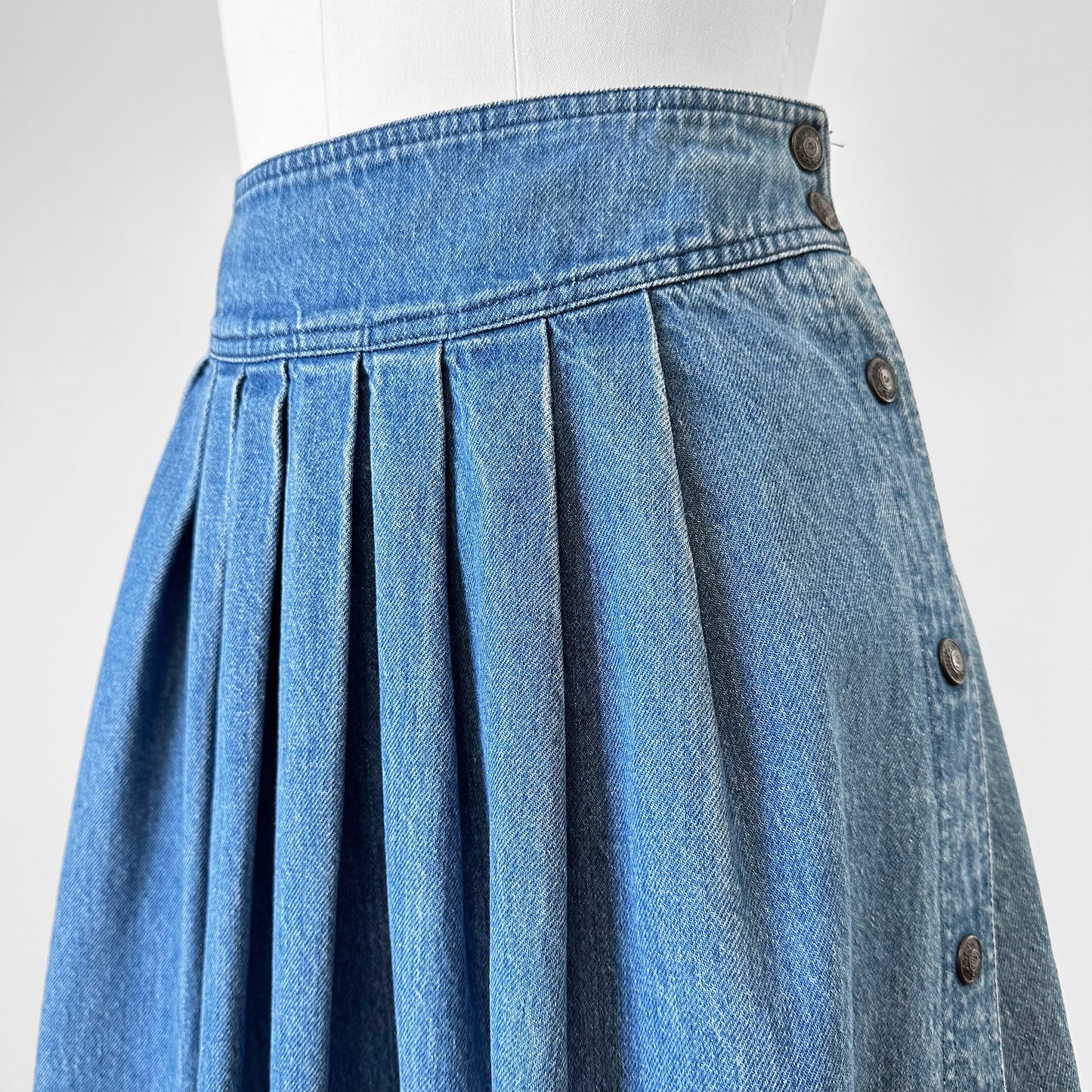 1980s Sasson Pleated Side Snap Button Midi-Length Medium Wash Denim Blue Jean Skirt - Waist 32