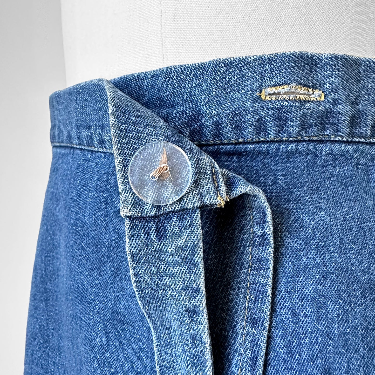 1990s High-Waisted A-Line Denim Jean Above-The-Knee Wrap Skirt - Waist 29