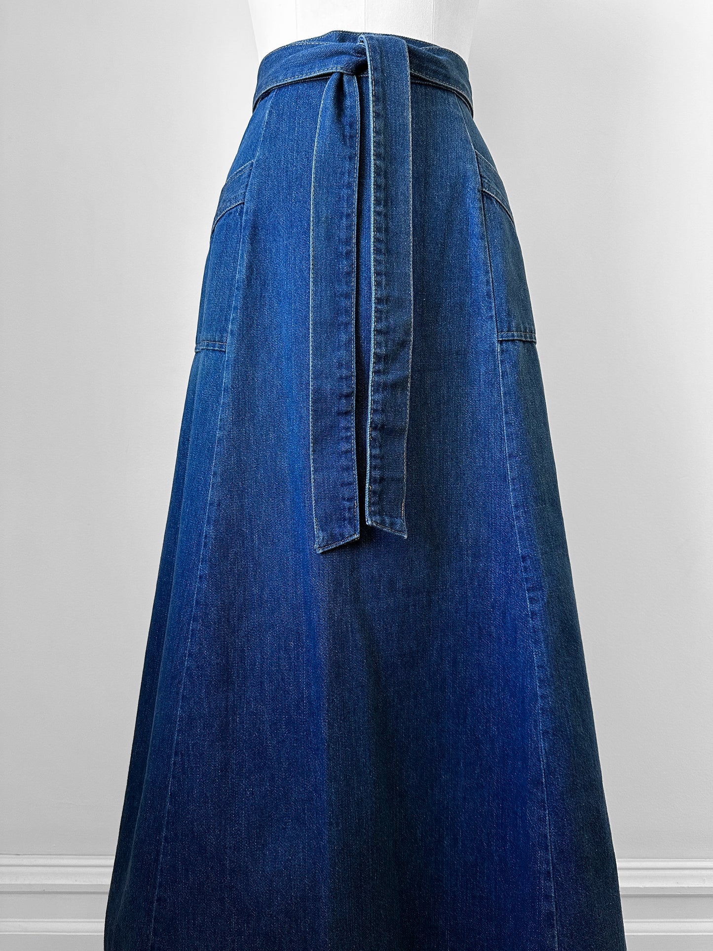 1970s Long Medium Wash Soft Blue Jean Denim Wrap Skirt - Waist 26-28