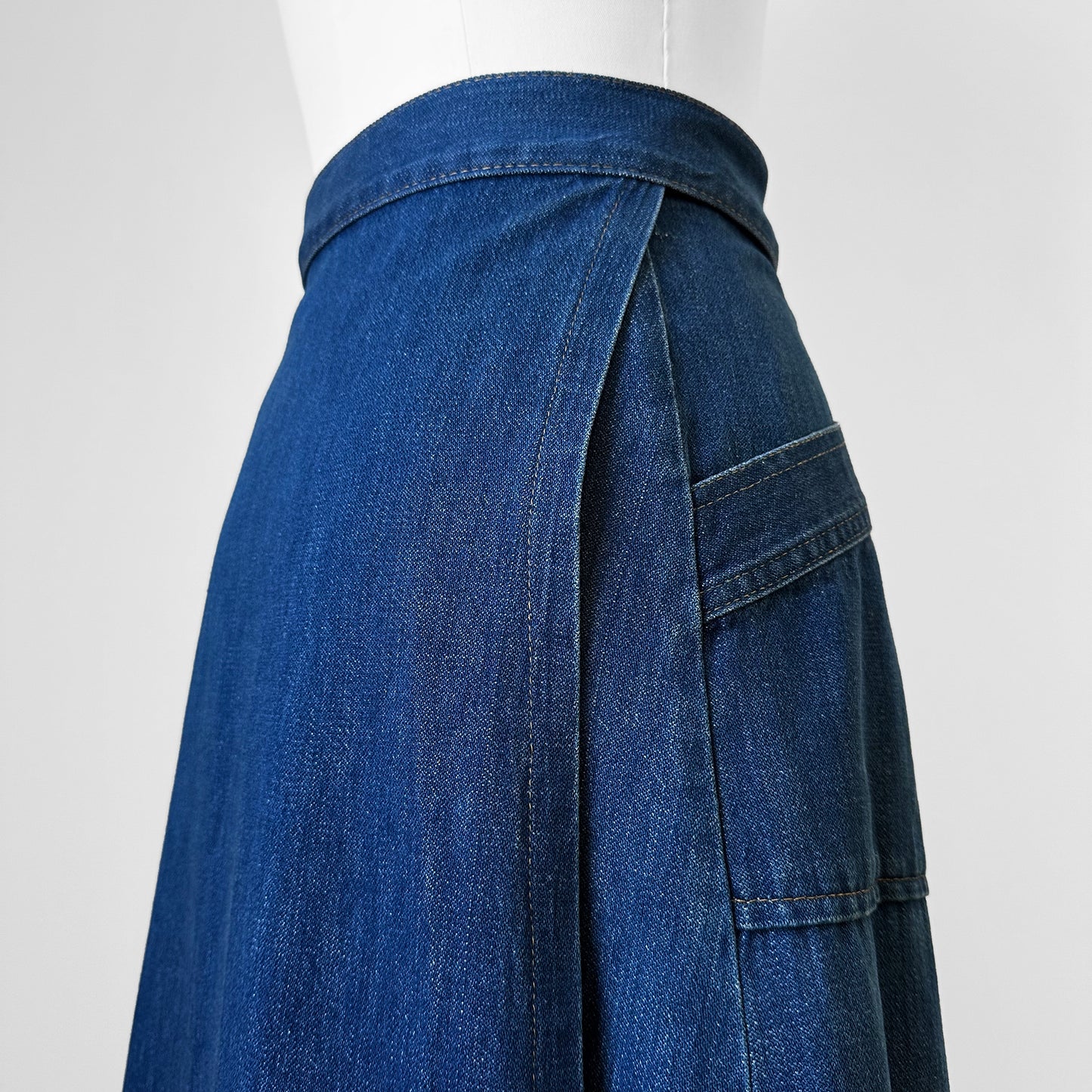 1970s Long Medium Wash Soft Blue Jean Denim Wrap Skirt - Waist 26-28