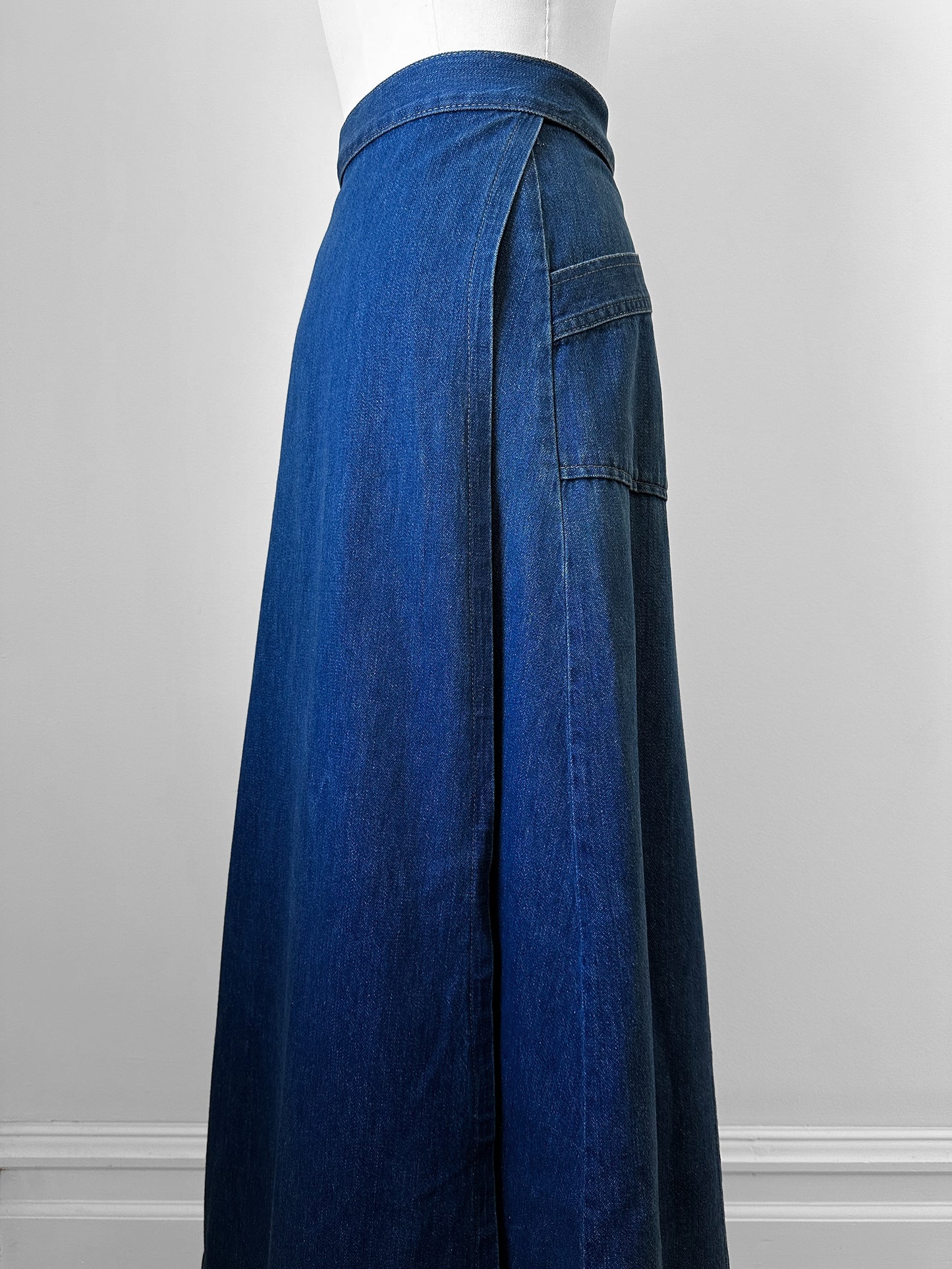 1970s Long Medium Wash Soft Blue Jean Denim Wrap Skirt - Waist 26-28