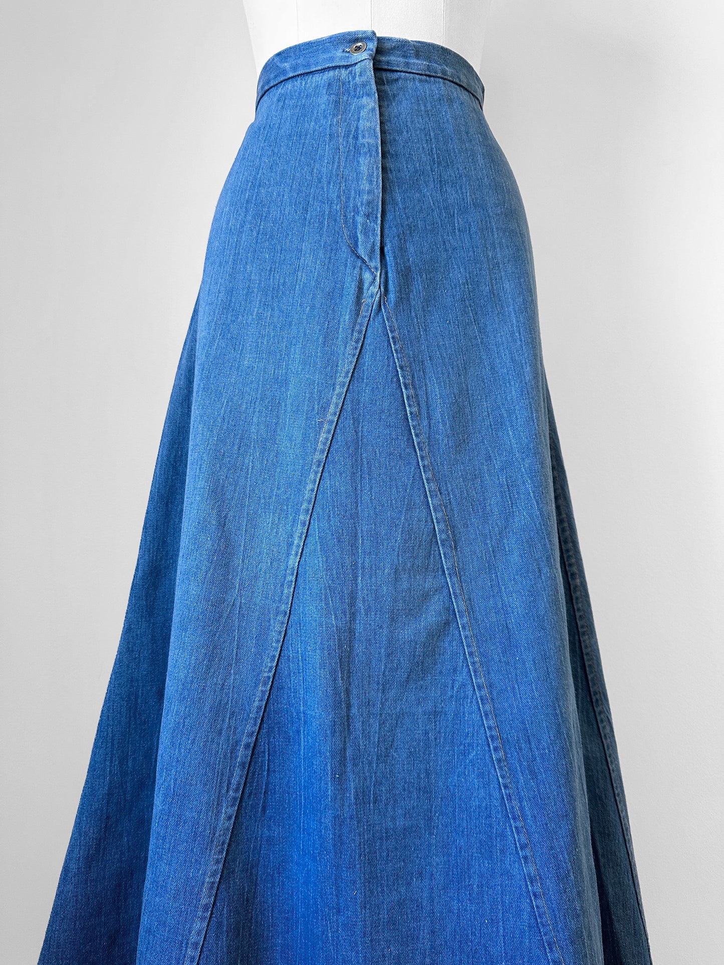 1970s Made in Canada Light Wash A-line Long Denim Jean Skirt - Waist 28