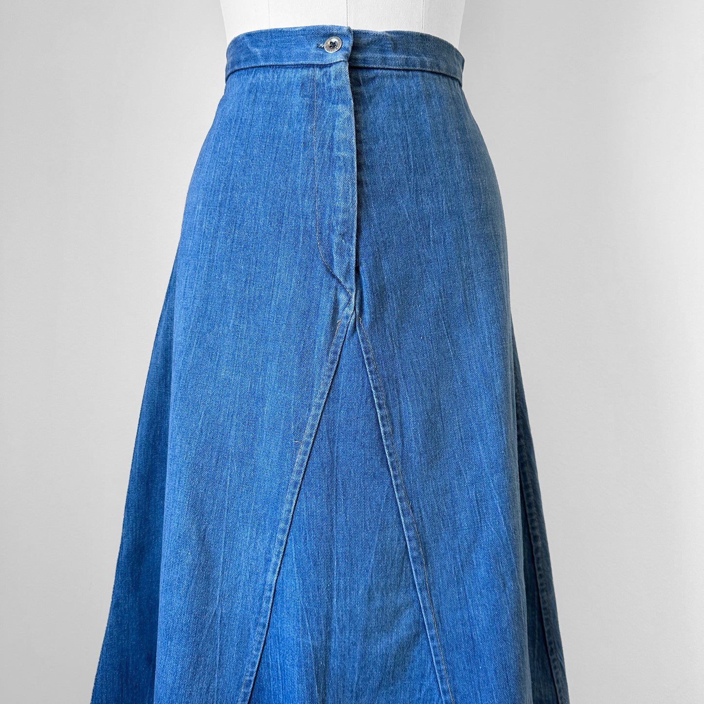 1970s Made in Canada Light Wash A-line Long Denim Jean Skirt - Waist 28