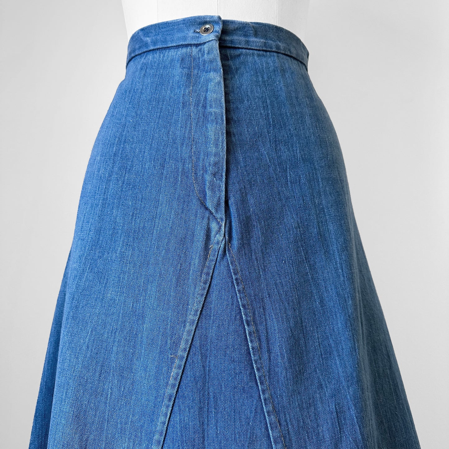 1970s Made in Canada Light Wash A-line Long Denim Jean Skirt - Waist 28