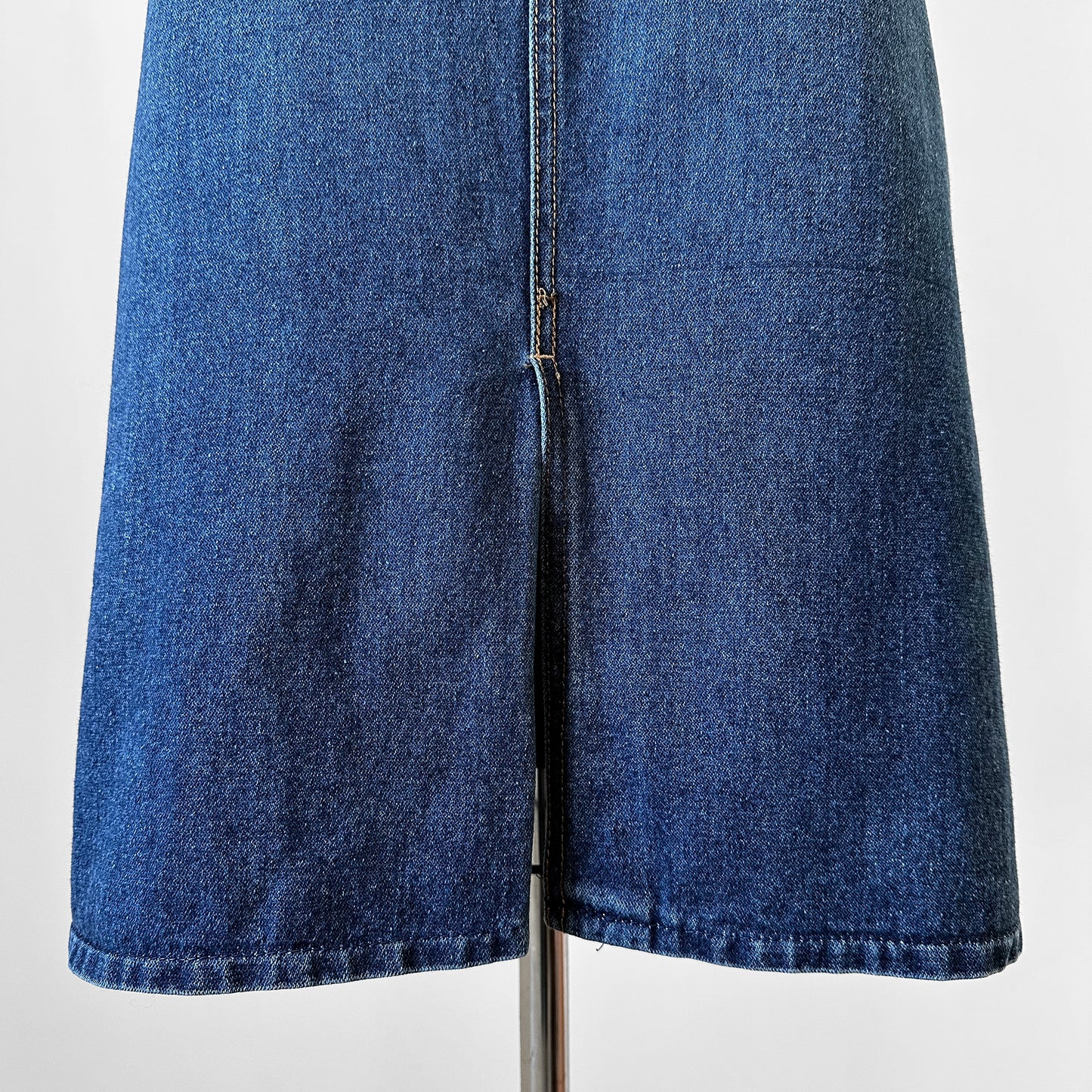 1980s Gitano Knee-Length Well-Worn Distressed Blue Jean Denim Skirt - Waist 28