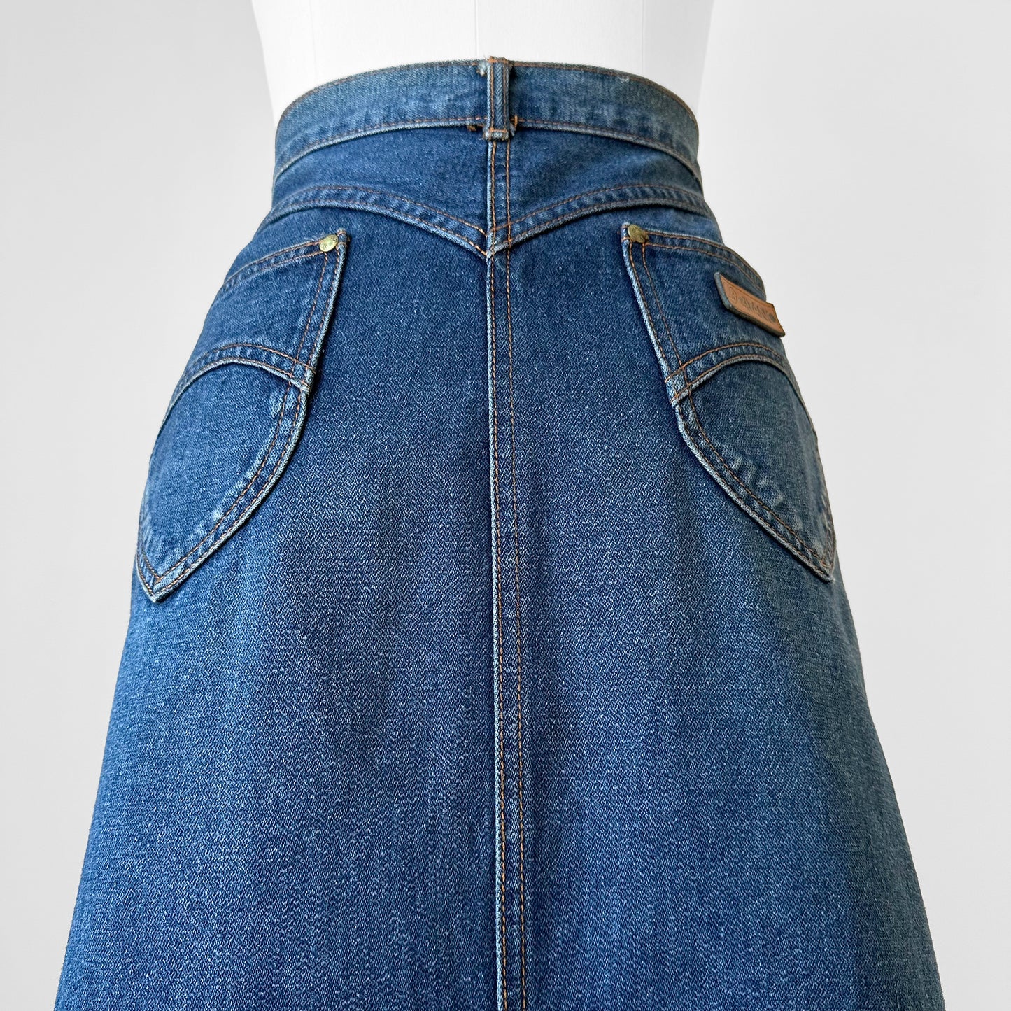 1980s Gitano Knee-Length Well-Worn Distressed Blue Jean Denim Skirt - Waist 28