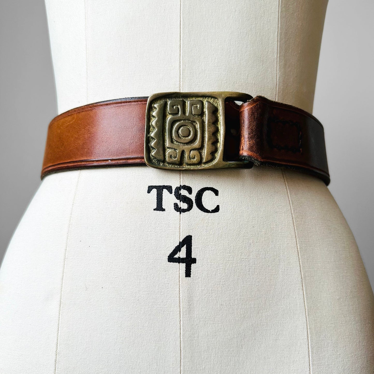 1960s Tan Tribal Tooled Leather Gold Buckle Belt - Sz. 28-32