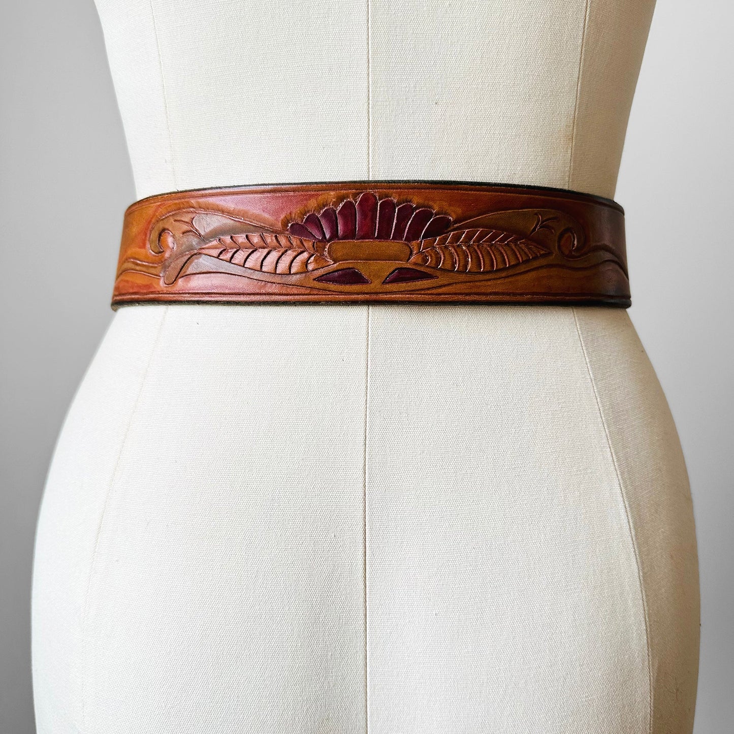 1960s Tan Tribal Tooled Leather Gold Buckle Belt - Sz. 28-32