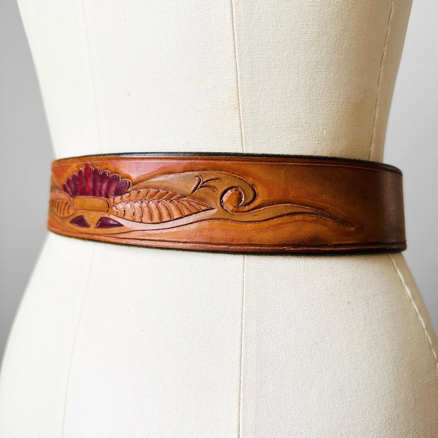 1960s Tan Tribal Tooled Leather Gold Buckle Belt - Sz. 28-32