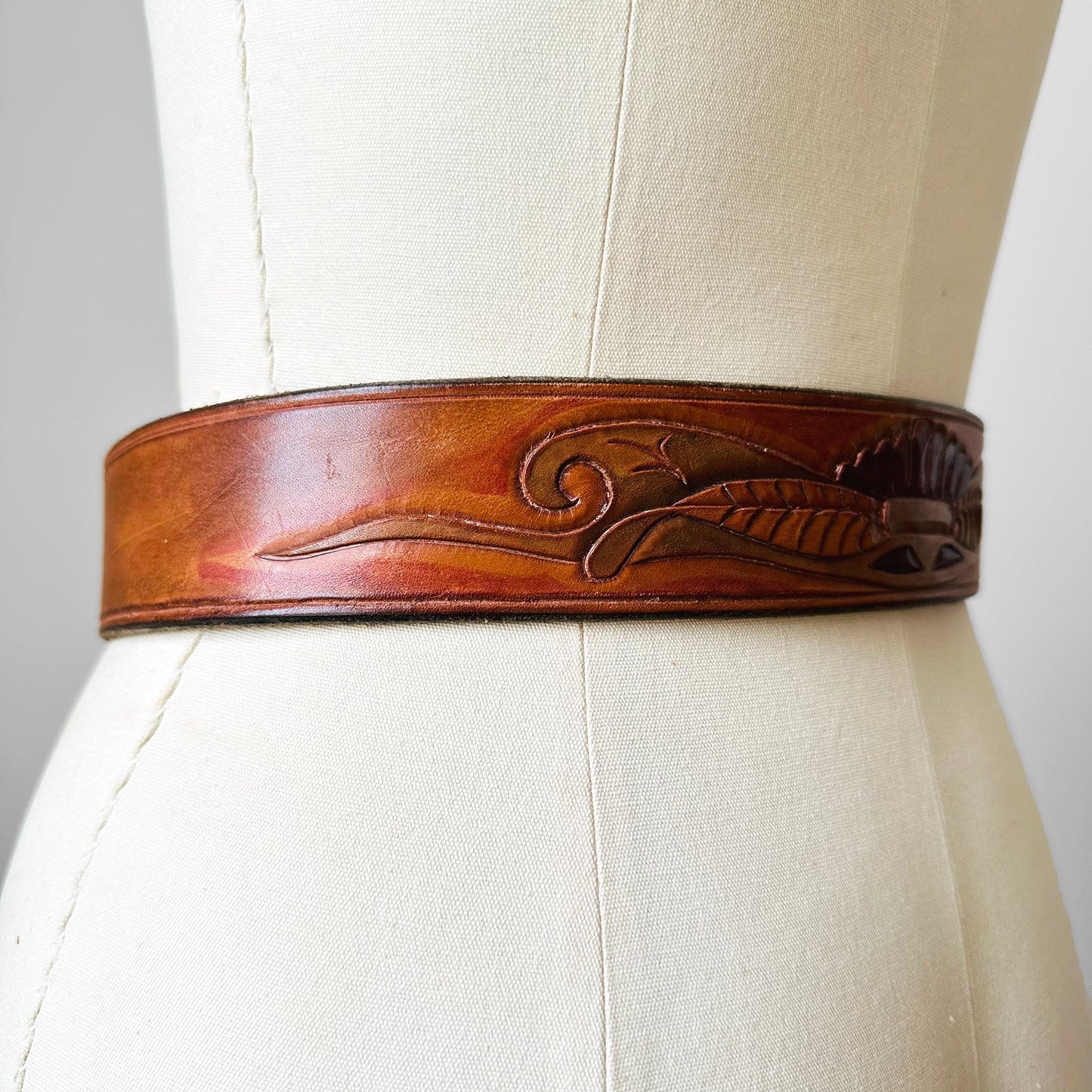 1960s Tan Tribal Tooled Leather Gold Buckle Belt - Sz. 28-32