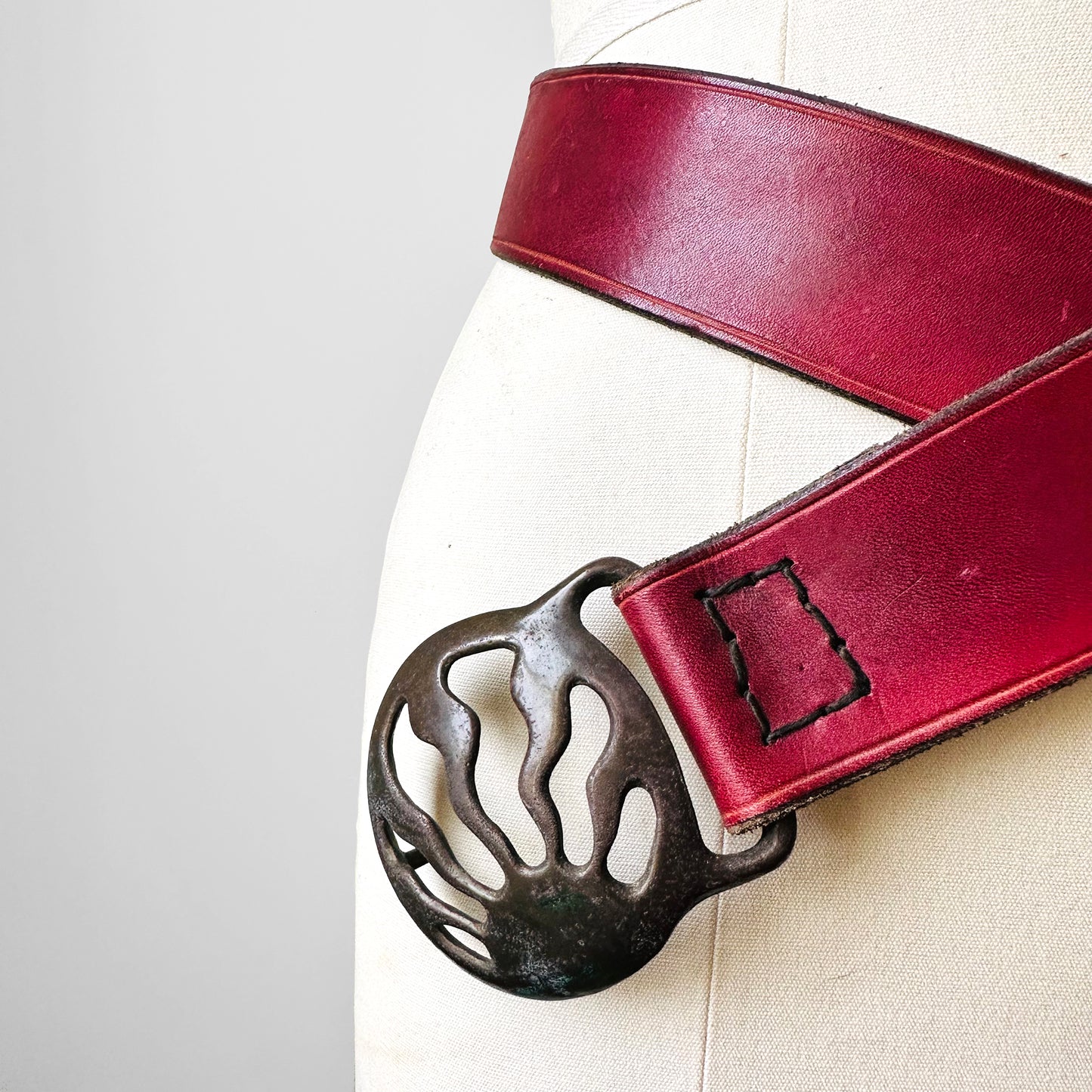 1960s - 1970s Wine Red Heavy Tarnished Metal Buckle Tooled Leather Hand Painted Belt