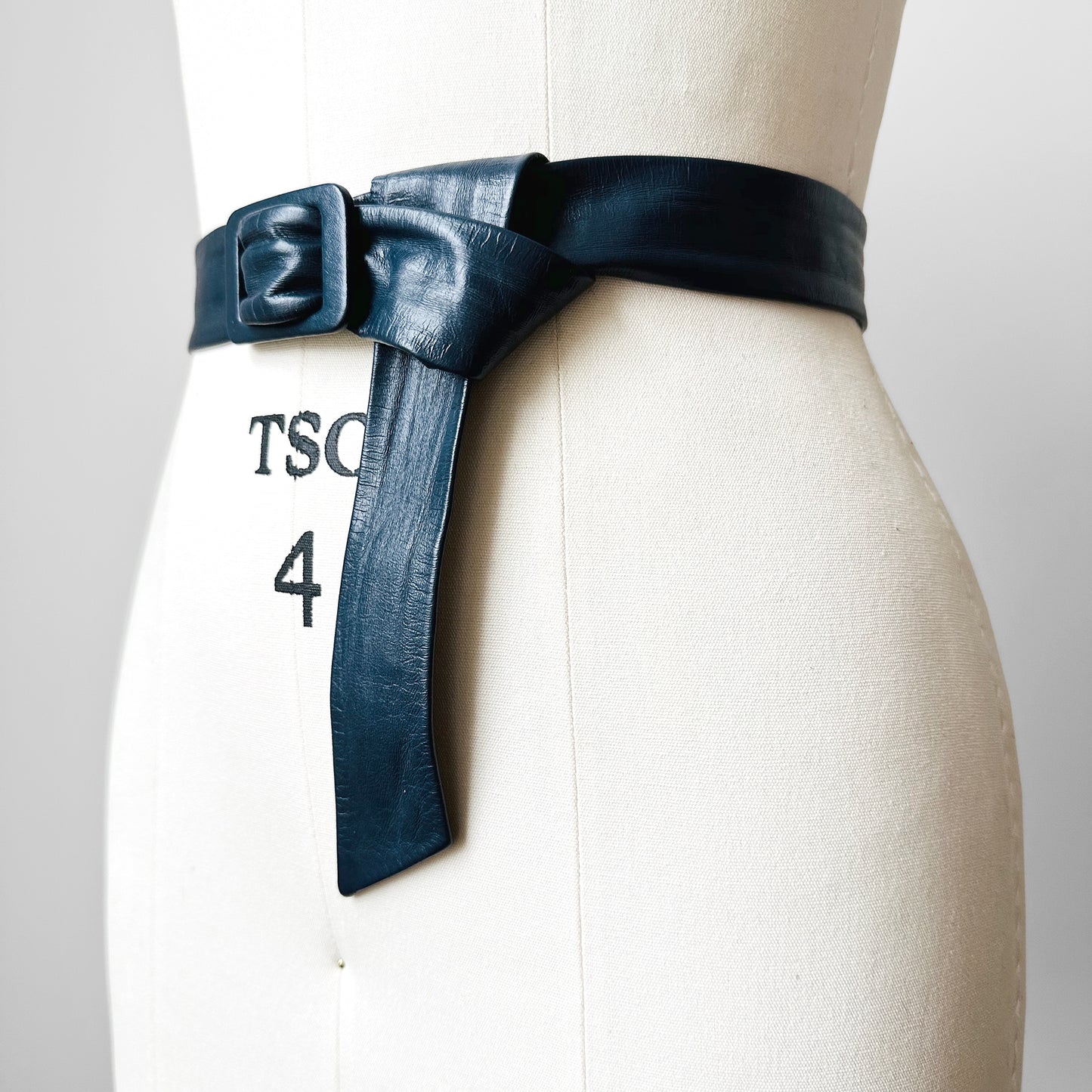 1980s Navy Blue Leather Slip Belt - O/S