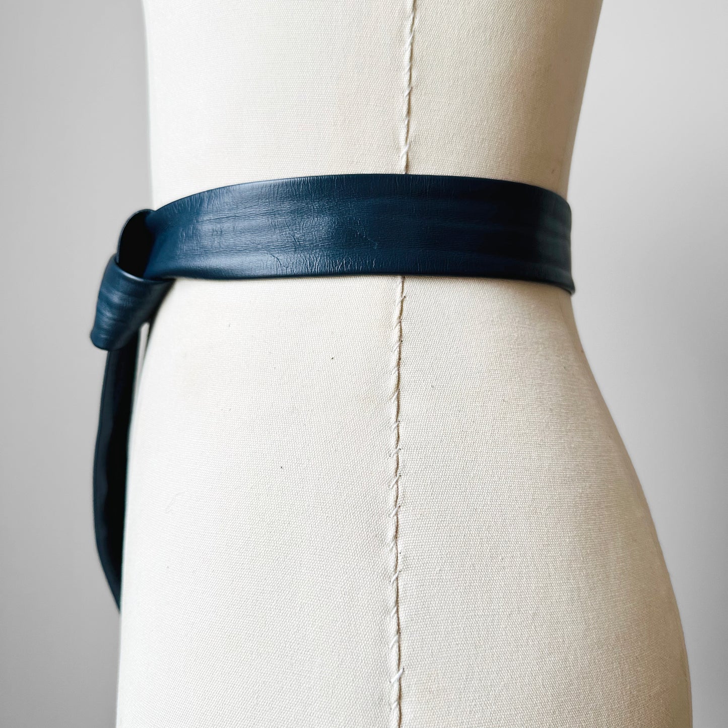 1980s Navy Blue Leather Slip Belt - O/S