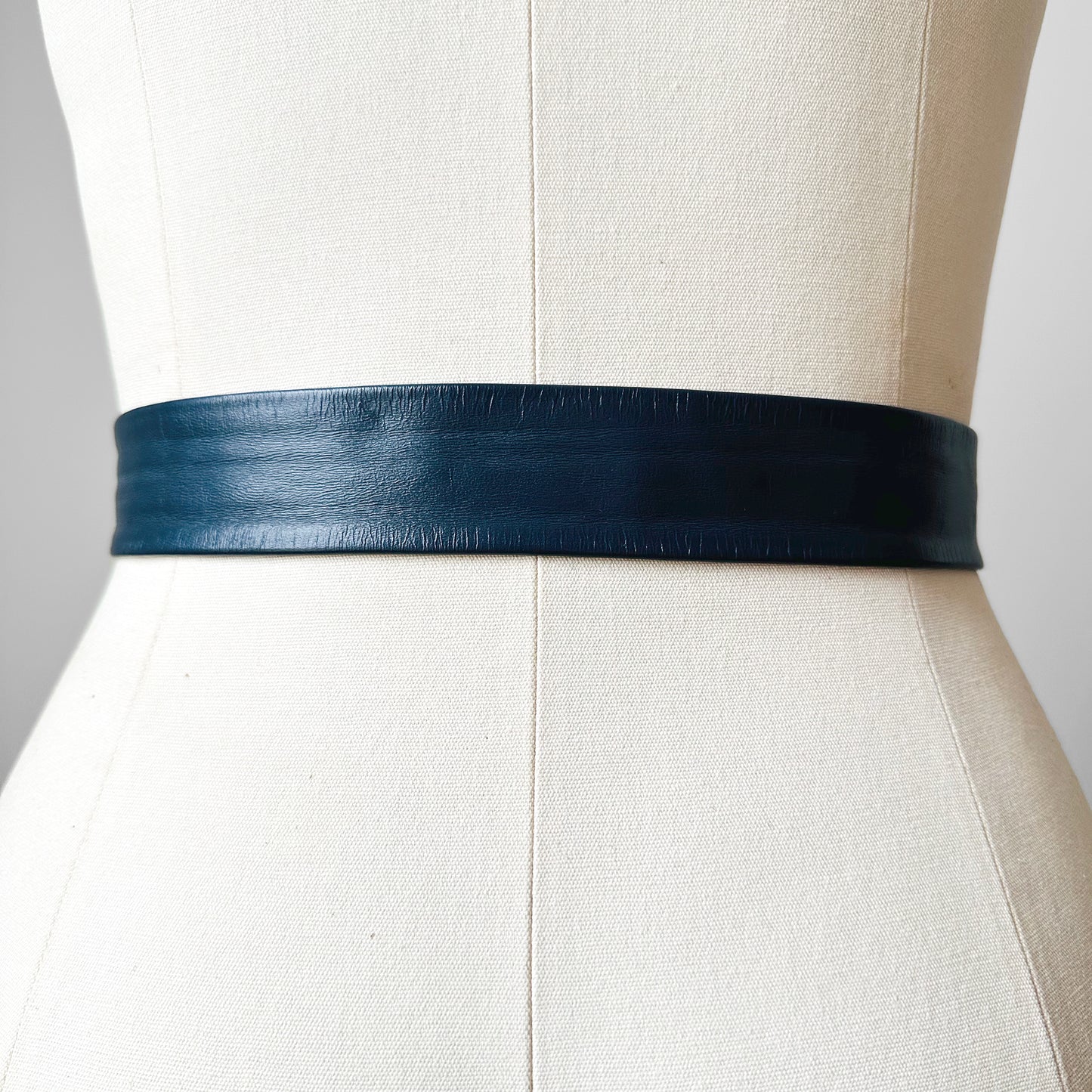 1980s Navy Blue Leather Slip Belt - O/S