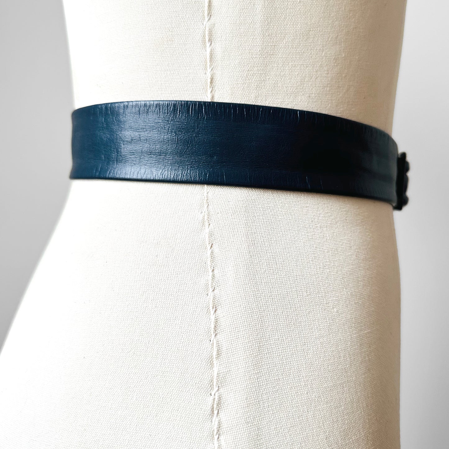 1980s Navy Blue Leather Slip Belt - O/S