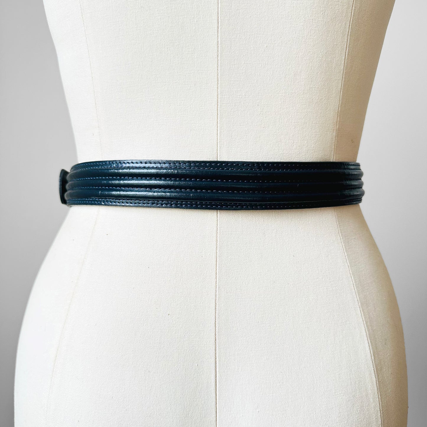 Navy Blue Structured Ribbed Leather Belt - Sz. 27-31